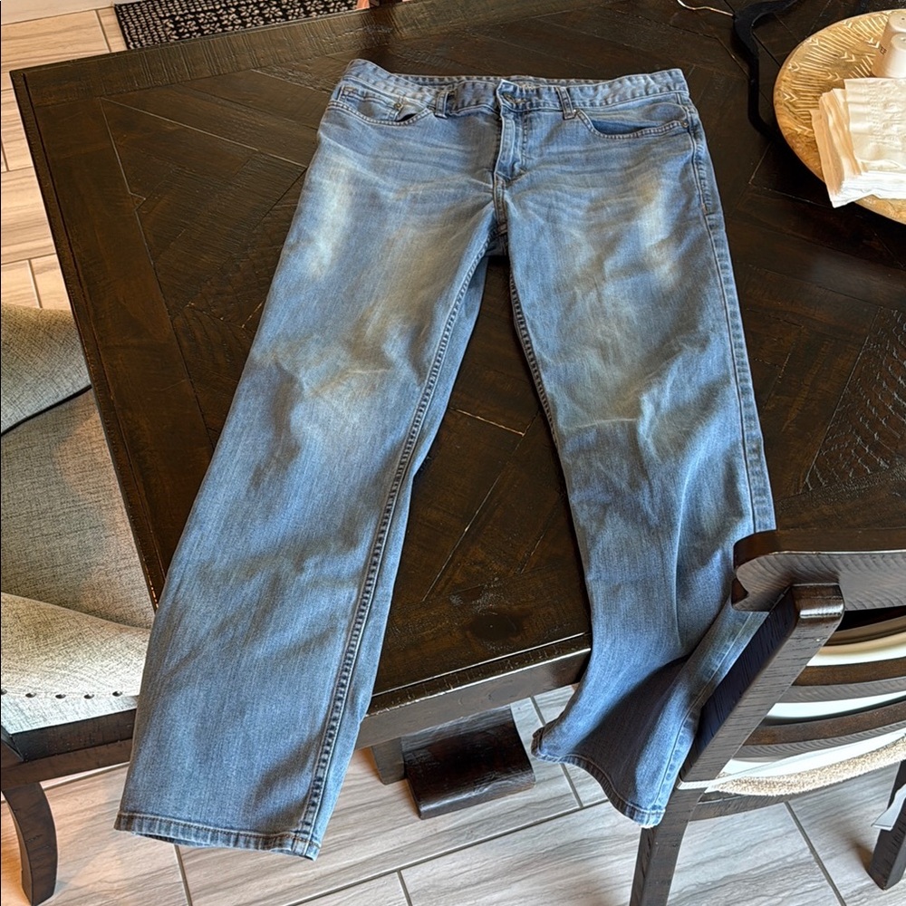Men's Light Blue Straight-Leg Jeans